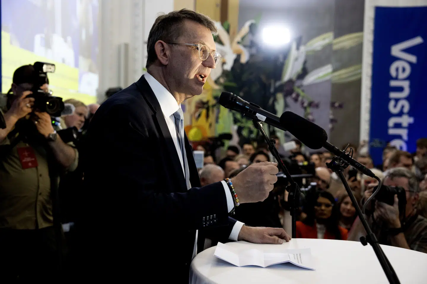 Venstre-formand Troels Lund Poulsen ser to muligheder for sig efter tirsdagens valg. Enten en blå midterregering, og ellers vil Venstre gå i opposition, lyder det.