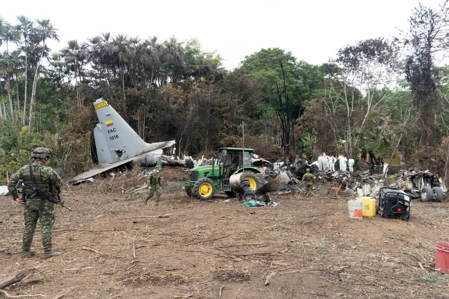 Et Hercules-fly med 126 personer ombord styrtede mandag ned i Colombia nær grænsen til Peru. Dødstallet er steget til 69. (Arkivfoto).