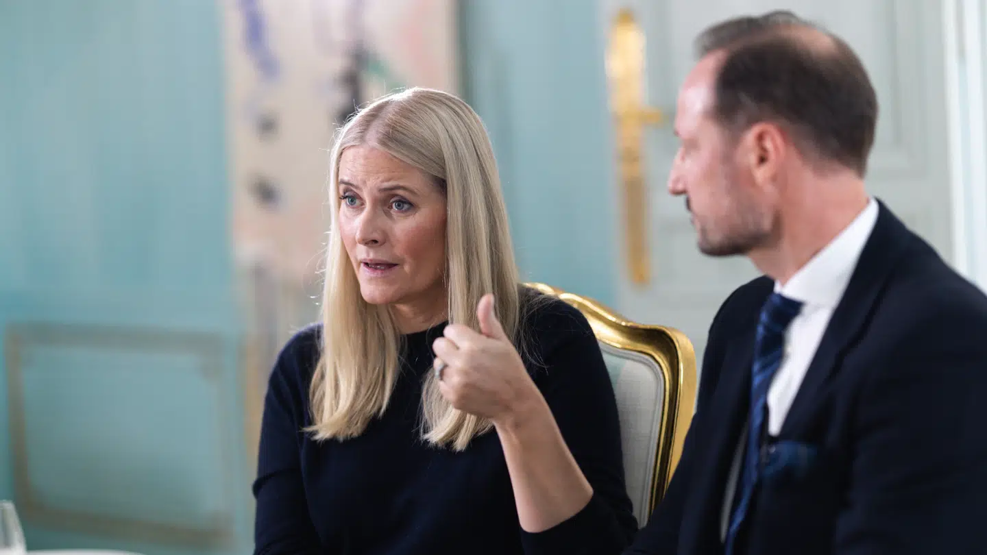 Kronprinsesse Mette-Marit havde god tid til at finde på svar på de spørgsmål, hun blev stillet om Epstein-sagen. Også kronprins Haakon var med i interviewet.