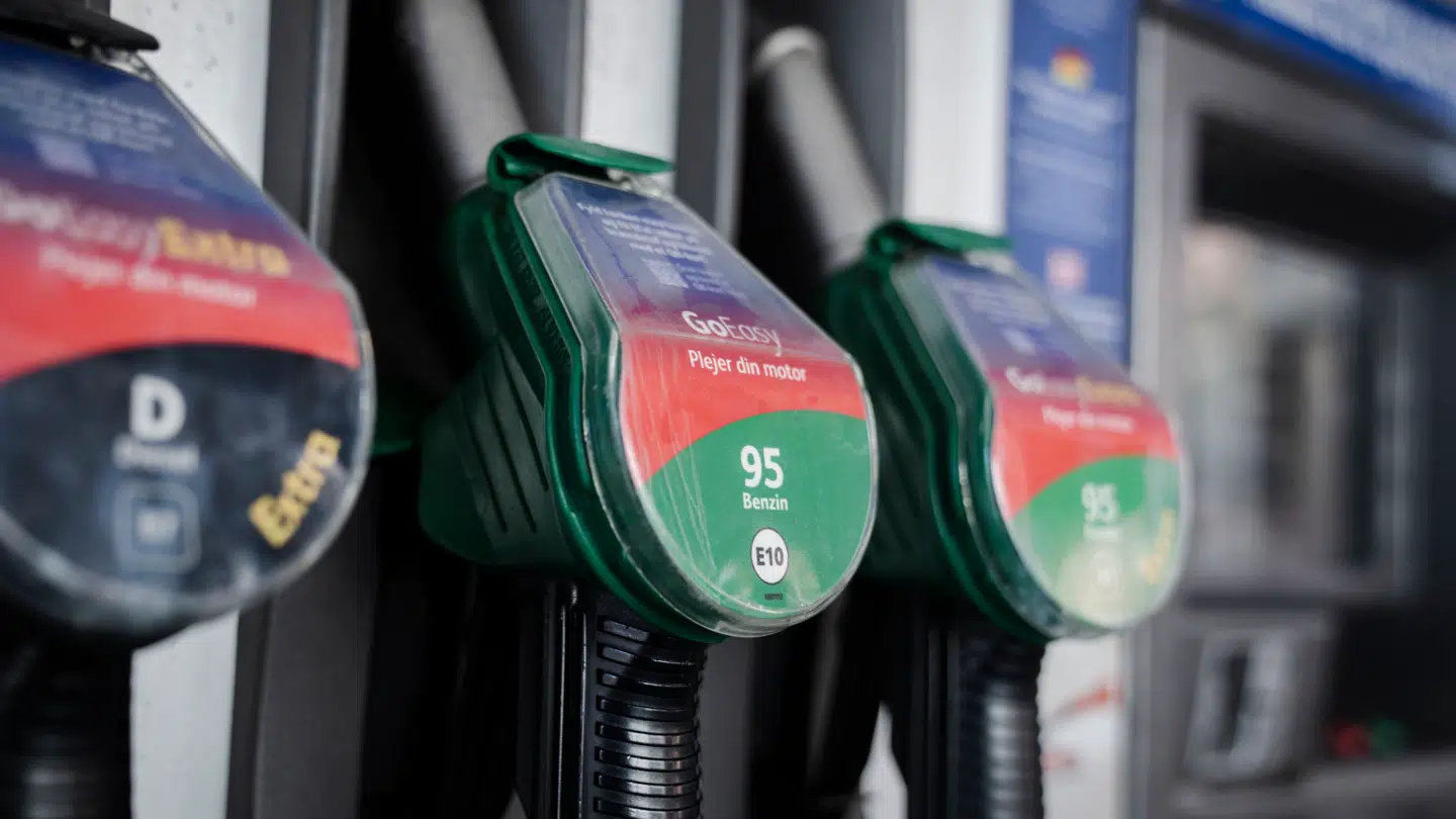 Klokken 11 er der godt nyt til benzin- og dieselbilejere.
