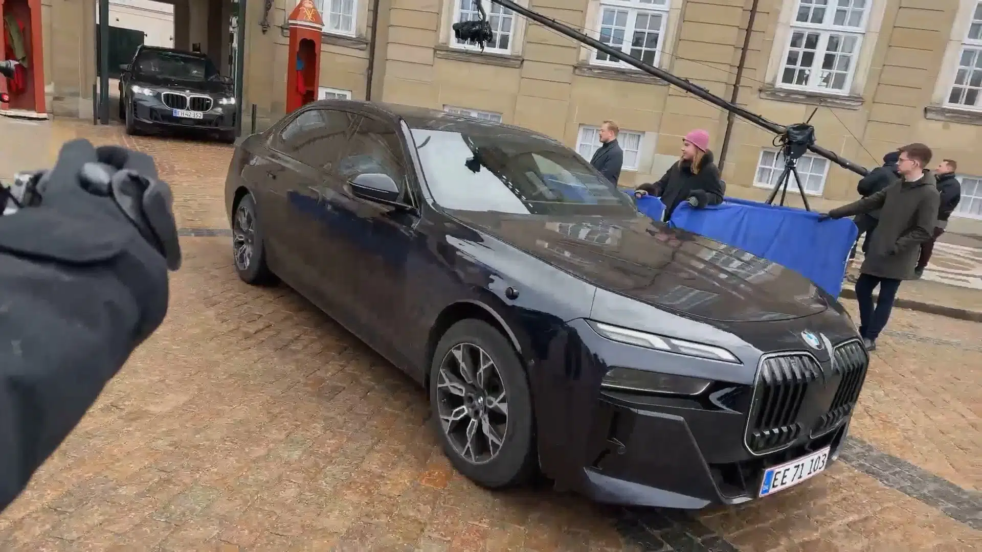 Mette Frederiksen har indgivet regeringens afskedsbegæring til Kong Frederik