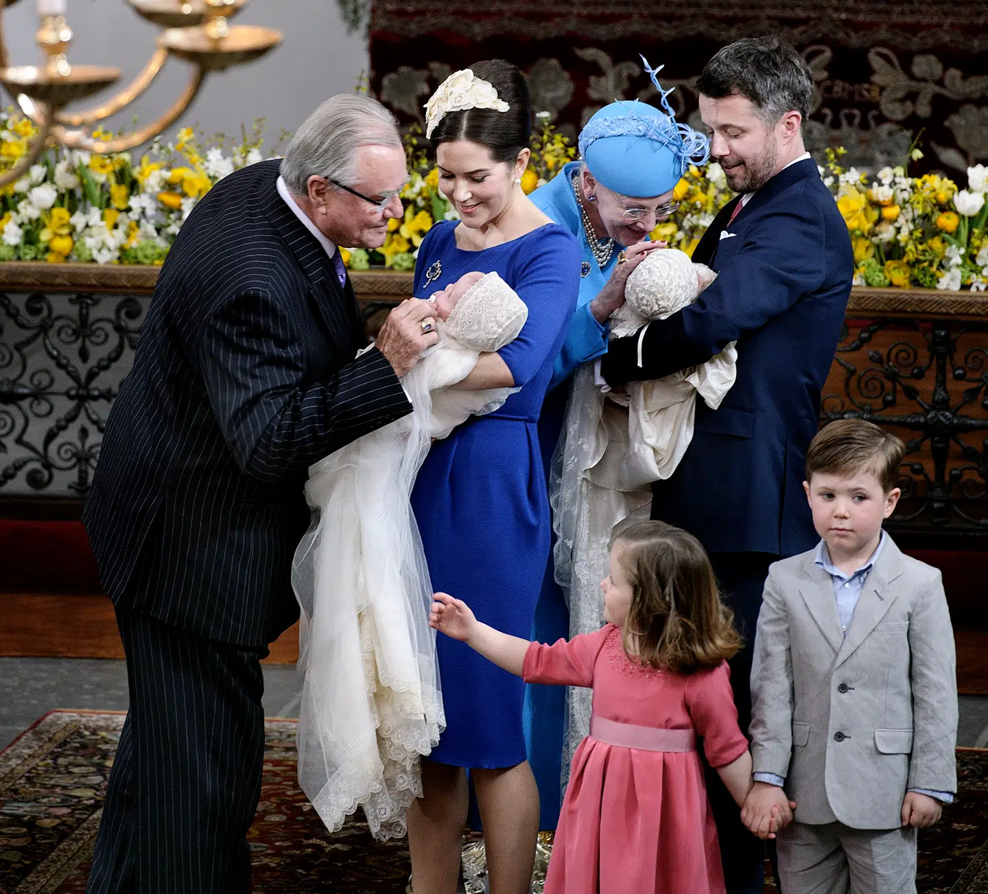 Kongefamilien i Holmens kirke i 2011 til dåben af prins Vincent og prinsesse Josephine.