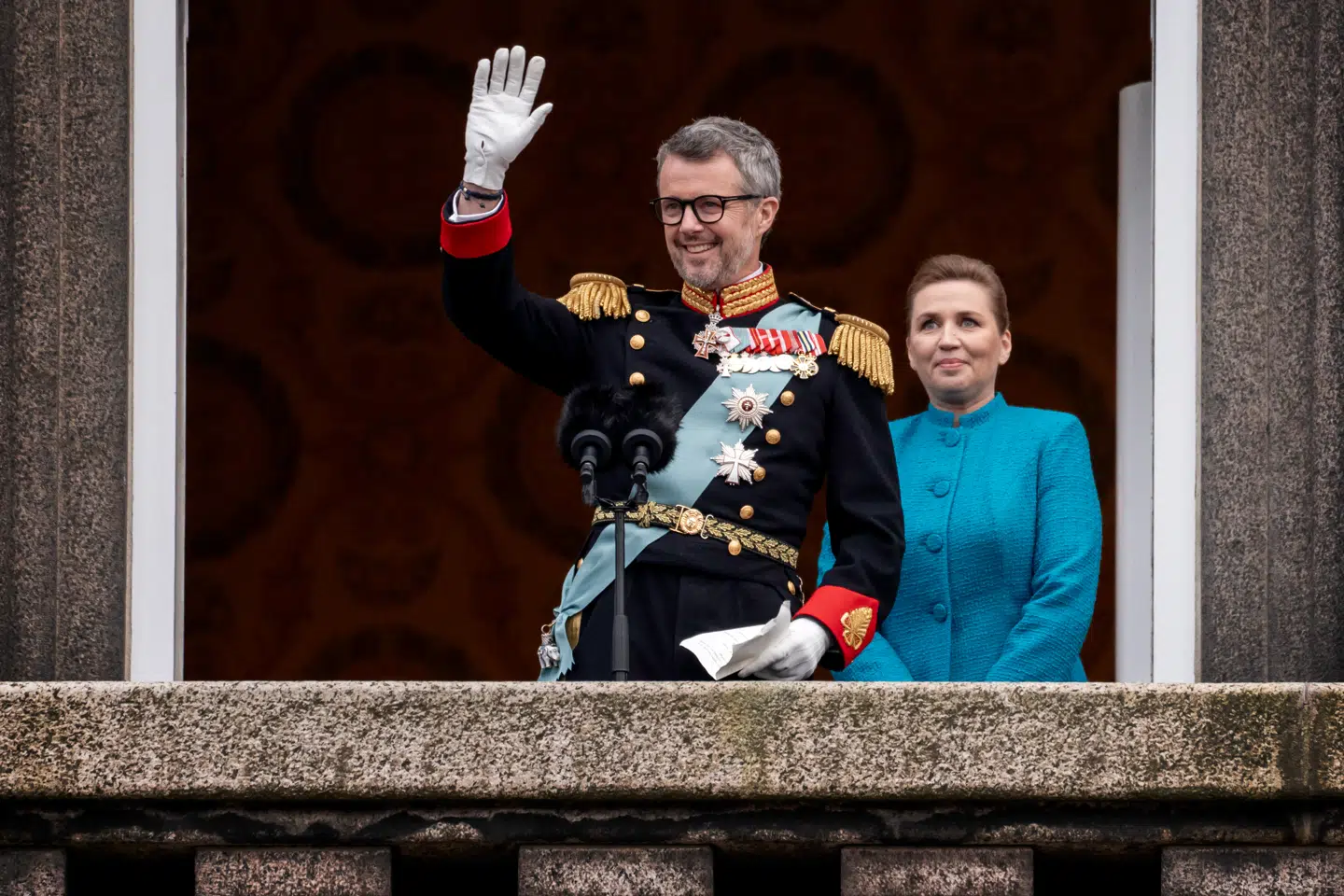 Kong Frederik blev udråbt som konge af statsminister Mette Frederiksen under tronskiftet forrige år. Nu har han onsdag mødtes med statsministeren, der meddelte ham, at hendes regering fratræder, så en ny kan komme til.