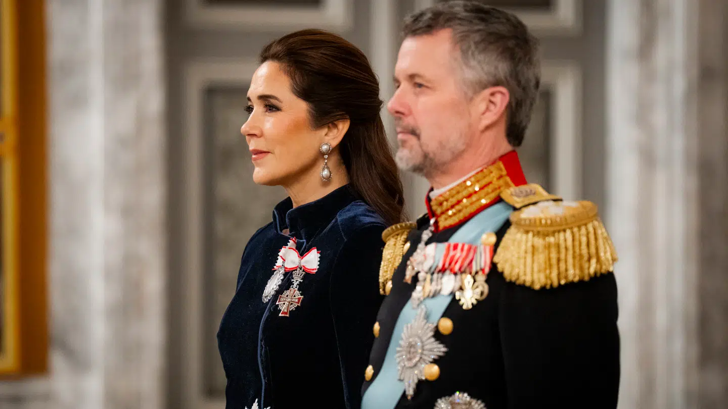 Kong Frederik går en travl tid i møde – selvom hans kalender er tom. Her ses han og dronning Mary til nytårskur for det diplomatiske korps i starten af året.