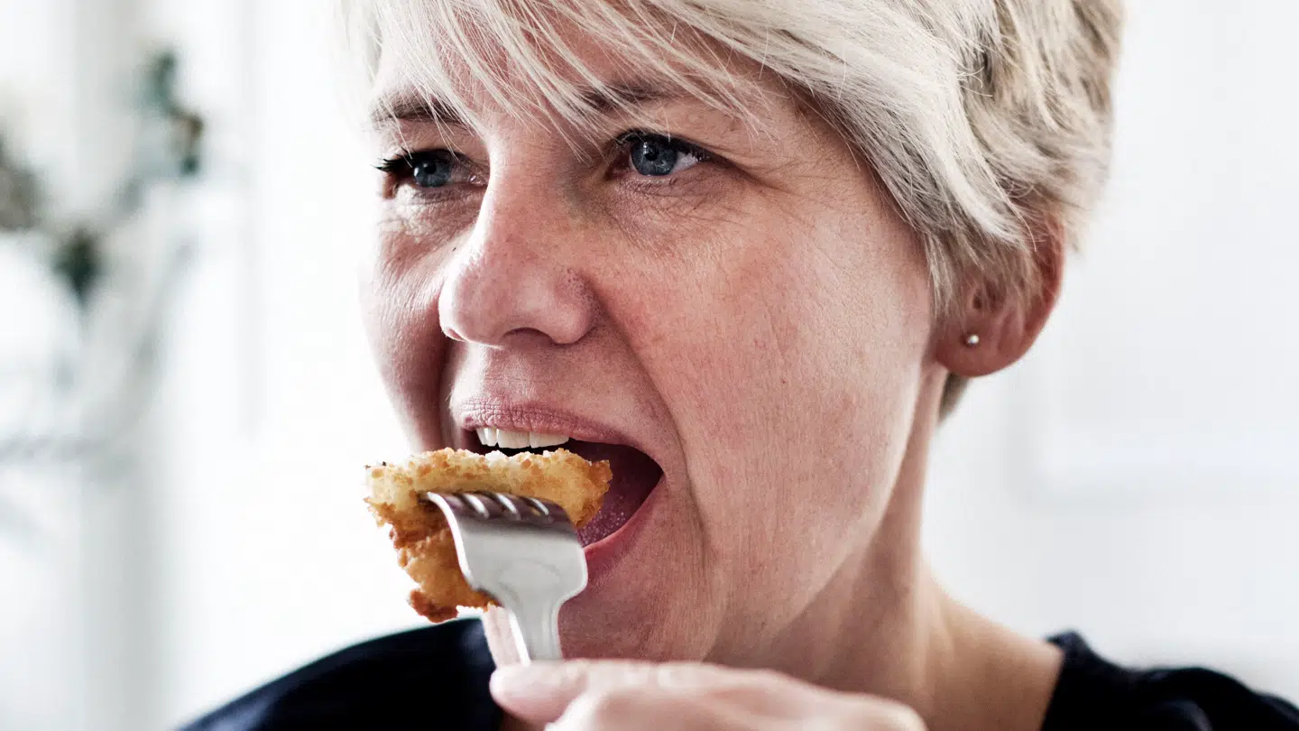 Hvor mange kalorier vi optager, handler ikke kun om, hvilken eller hvor meget mad, vi spiser, men også om, hvornår og hvordan vi spiser den.