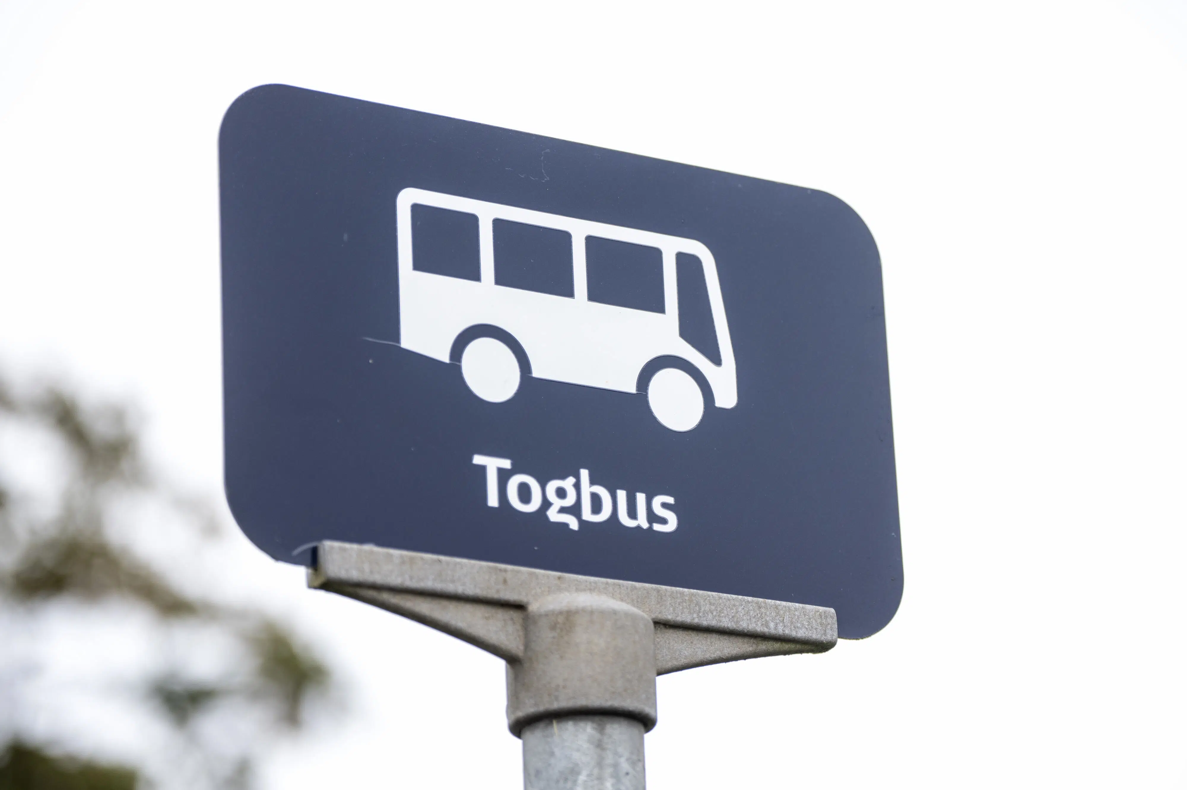 Tog begynder at køre igen efter personpåkørsel i Trekroner