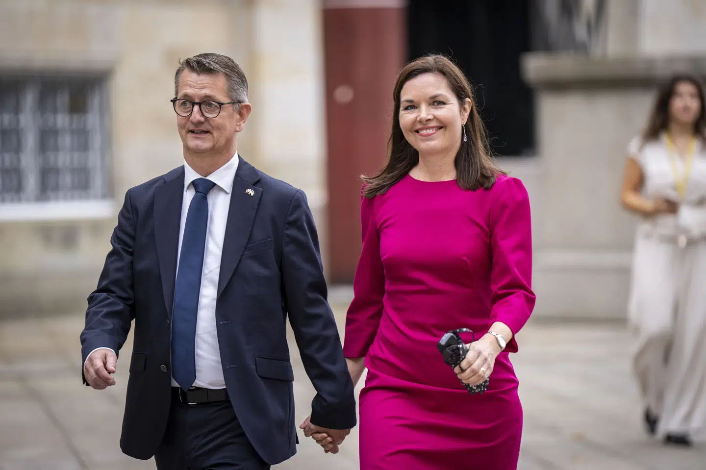 Minister for samfundssikkerhed og beredskab Torsten Schack Pedersen (V) og hans hustru, Louise Schack Elholm (V), ankommer til gudstjeneste før Folketingets åbning 7. oktober 2025. De har begge siddet i Folketinget siden 2007, men nu er det slut. De har ikke fået nok personlige stemmer til at opnå genvalg. (Arkivfoto).