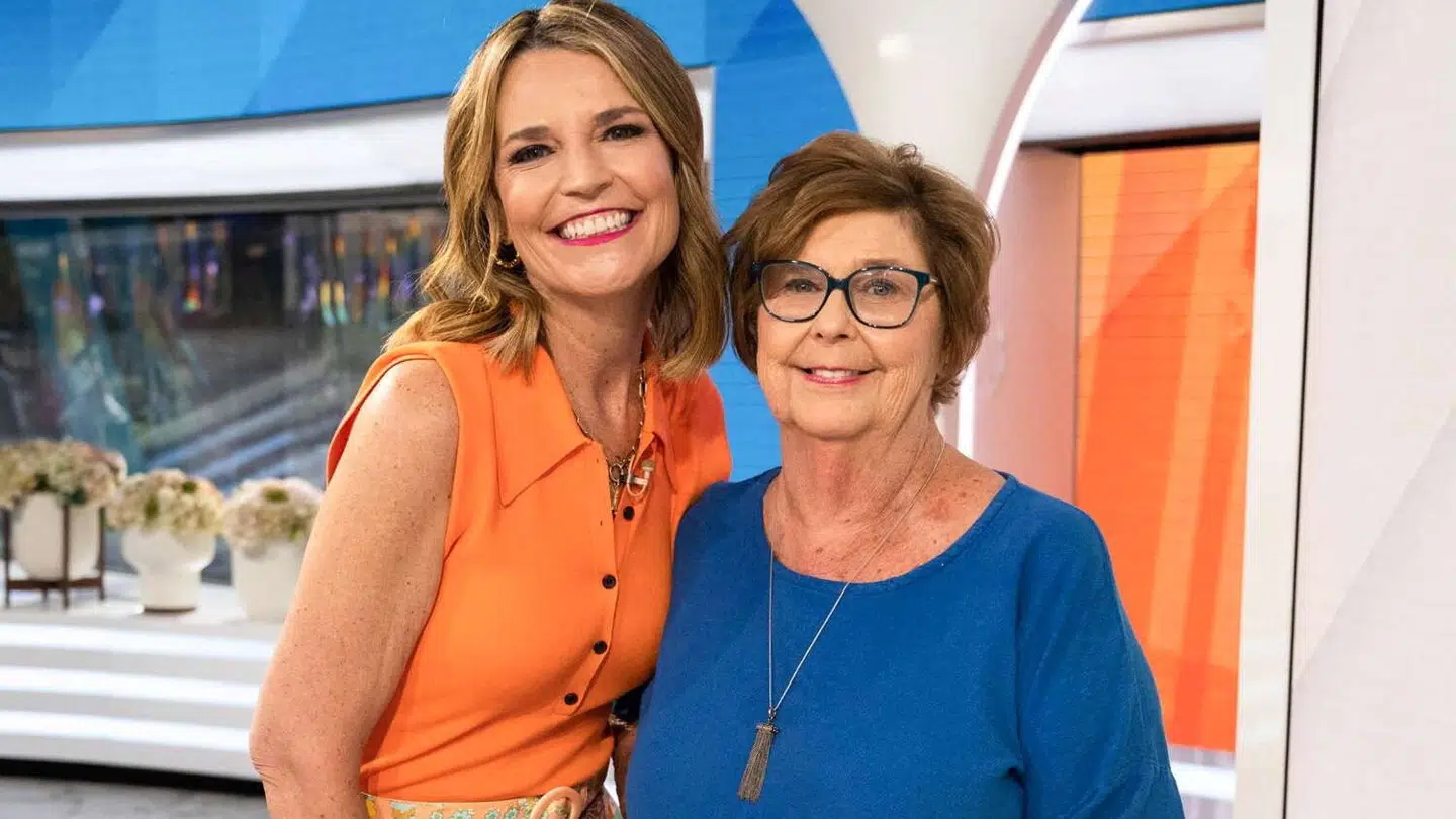 Savannah Guthrie fotograferet med sin mor, Nancy Guthrie, som har været forsvundet siden 1. februar.
