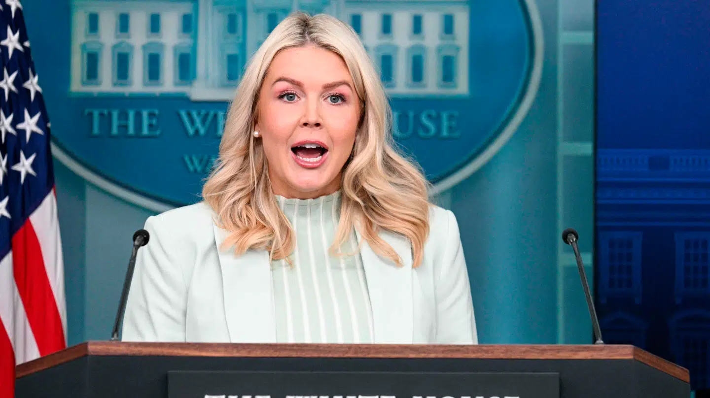 Karoline Leavitt mener, at Iran bør erkende, at de er blevet slået – ellers kan langt hårdere amerikanske angreb vente.