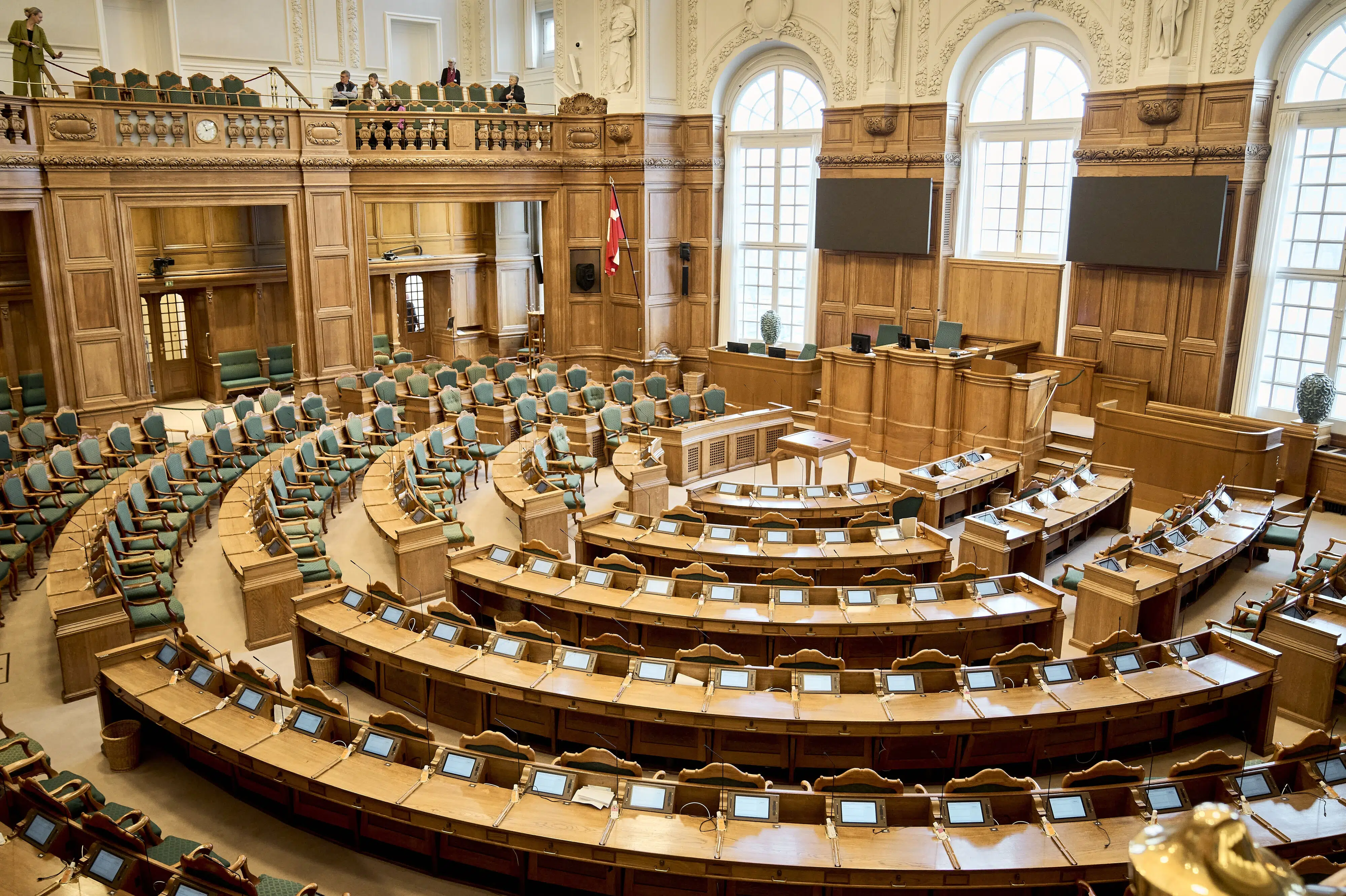FAKTA: Folketingsmedlemmer på vej ud af Folketinget kan få løn i to år