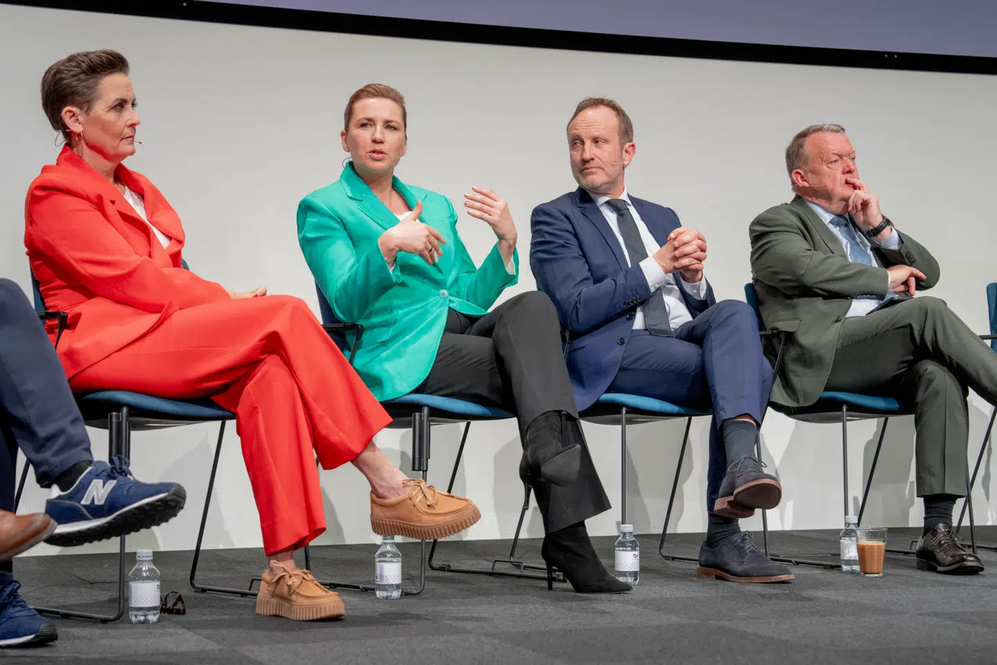 Mette Frederiksen har fået til at opgave at forsøge at danne en regering med SF og De Radikale. Den første store udfordring: Manden til højre i billedet.