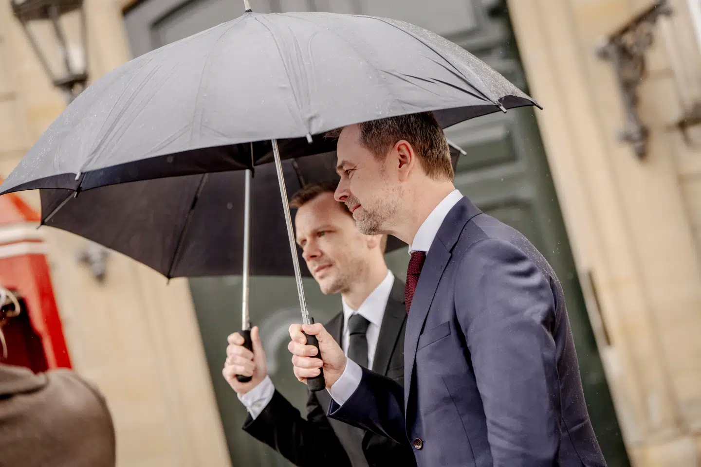 Socialdemokratiets Nicolai Wammen og Peter Hummelgaard var blevet sendt afsted til Amalienborg, da der var kongerunde.