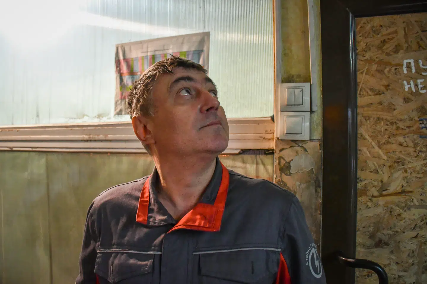 Volodymyr har været på Trypilska i 35 år. Han holder skansen til det sidste, også når missilerne brager ned.