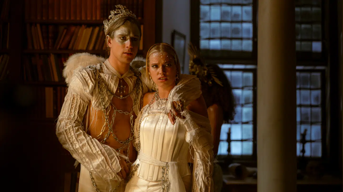 Christian Fandango og Thea Sofie Loch Næss spiller to af hovedrollerne i 'Doktor Glas'.