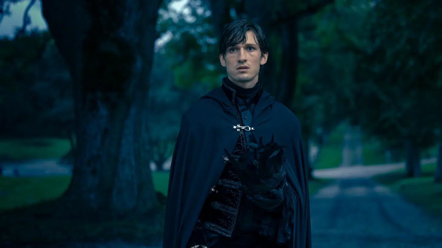 Isac Calmroth har både skrevet manuskript og spiller hovedrollen i 'Doktor Glas'.