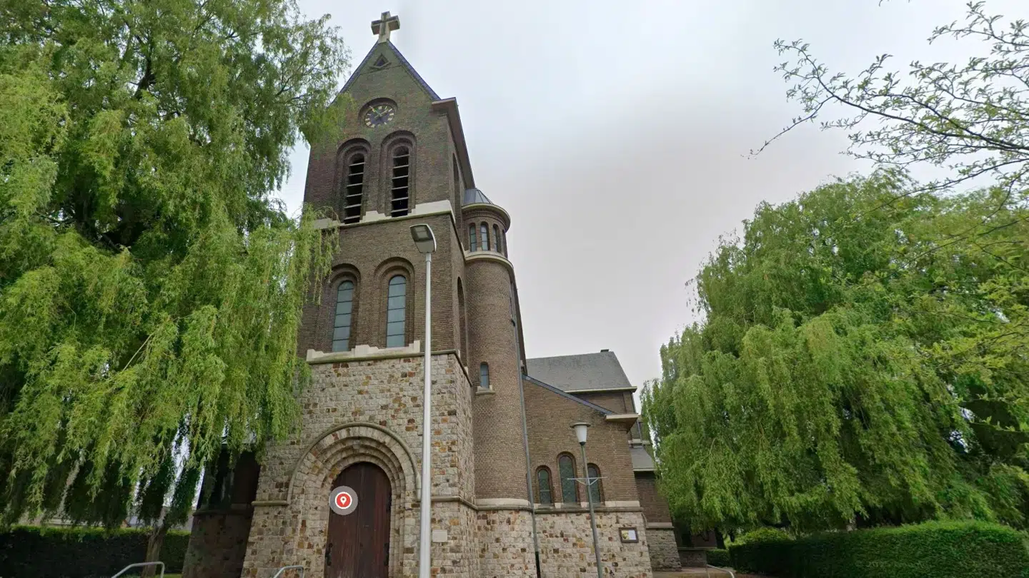 Det er i denne kirke, at d'Artagnans skelet skulle være fundet.