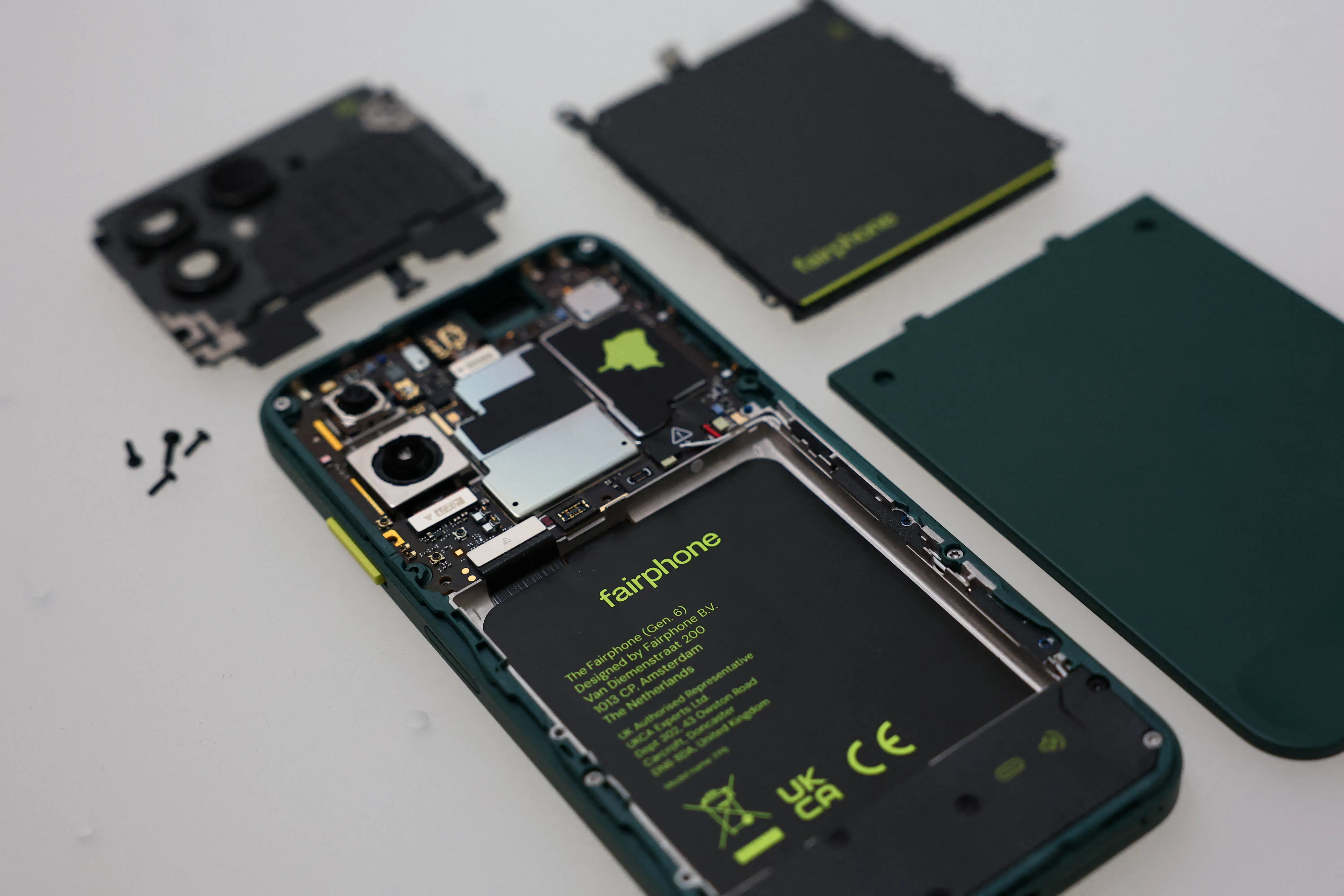 Nye EU-krav: Batterier i al ny elektronik skal om et år kunne skiftes ud