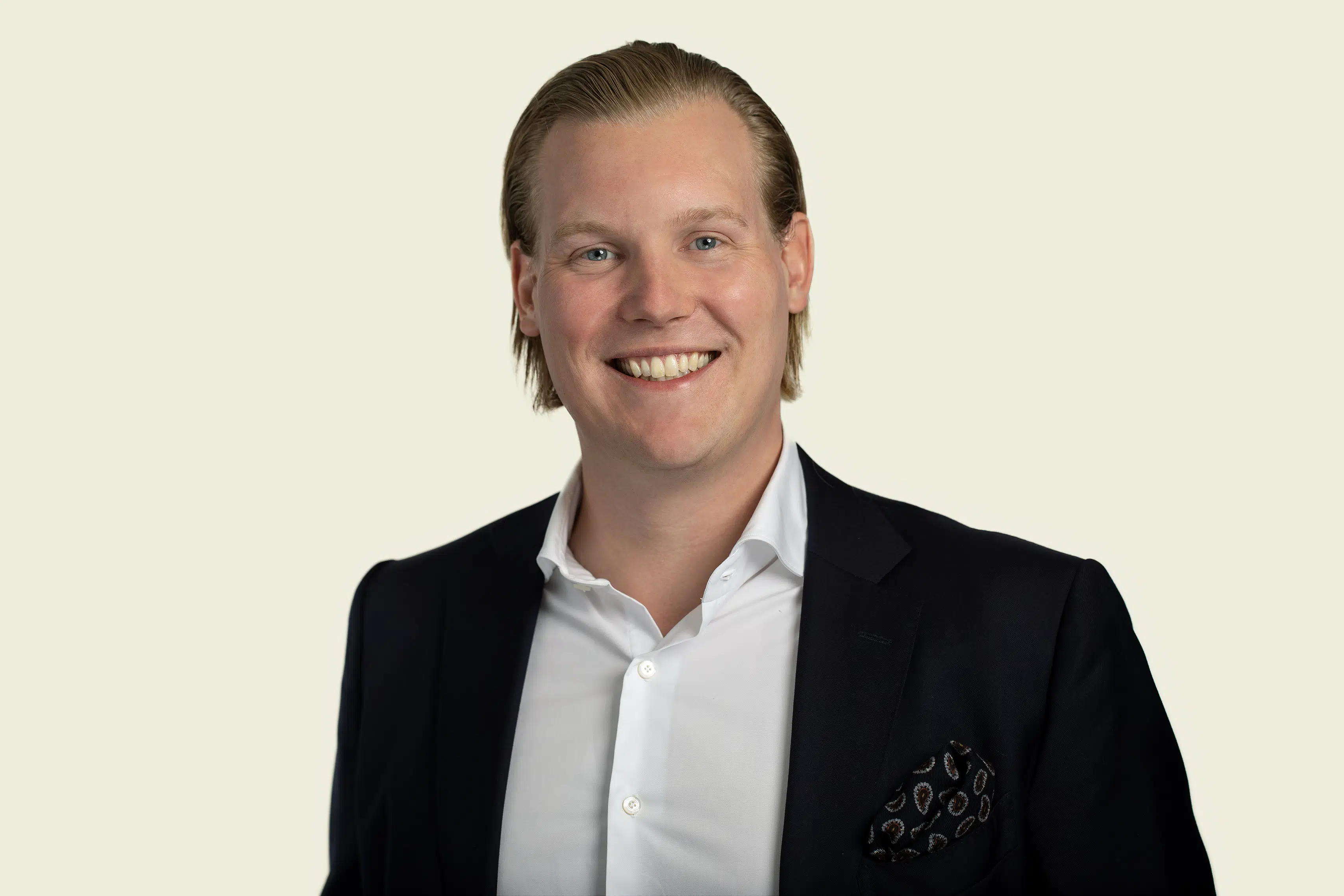 På fire år er omsætningen vokset med 606 procent. Salgschefen med den høje latter har spillet en hovedrolle