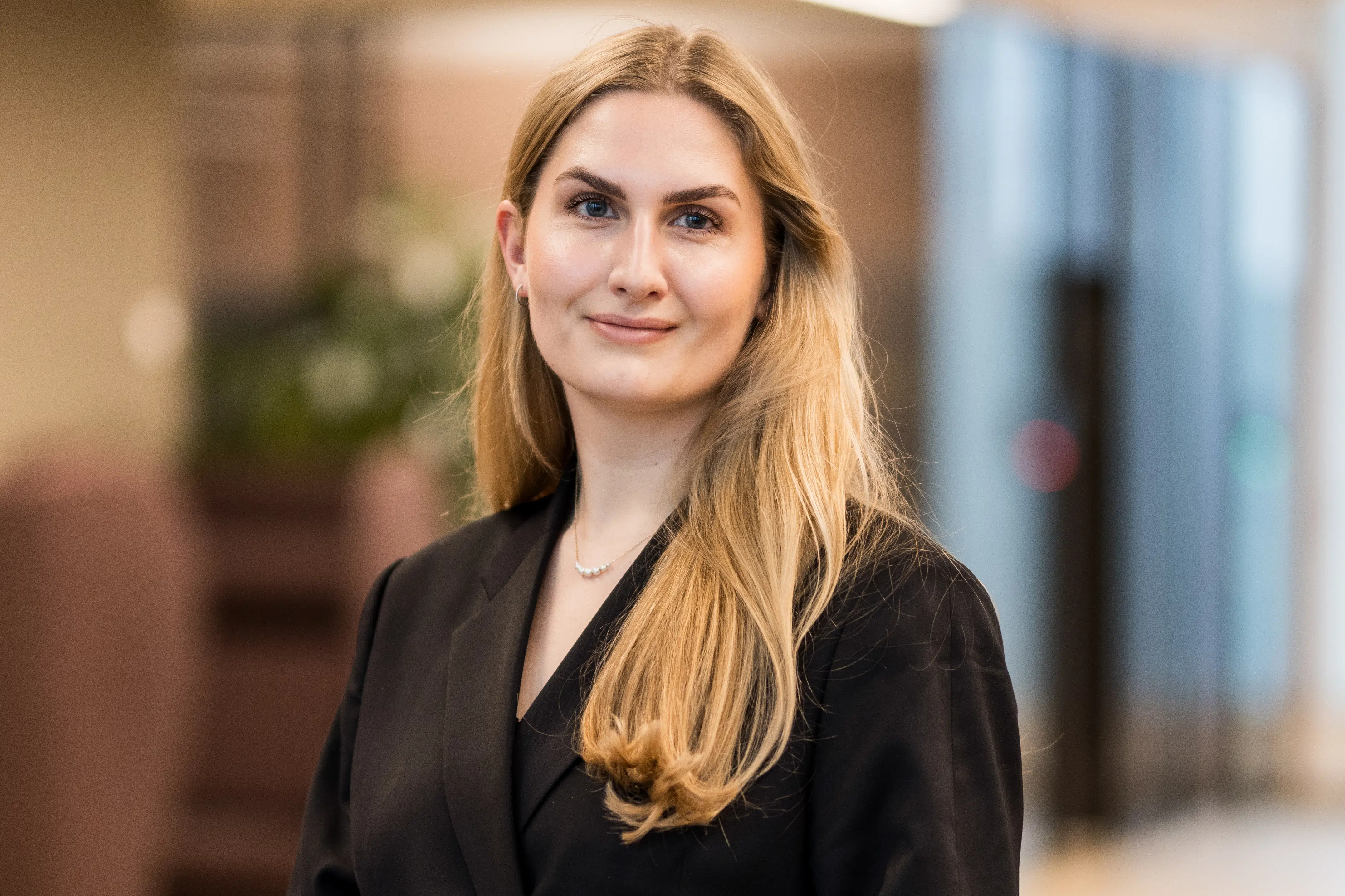 Der findes kun 70 af hendes slags i Danmark. Nu rådgiver hun i sager, der er kritiske for Danmarks sikkerhed