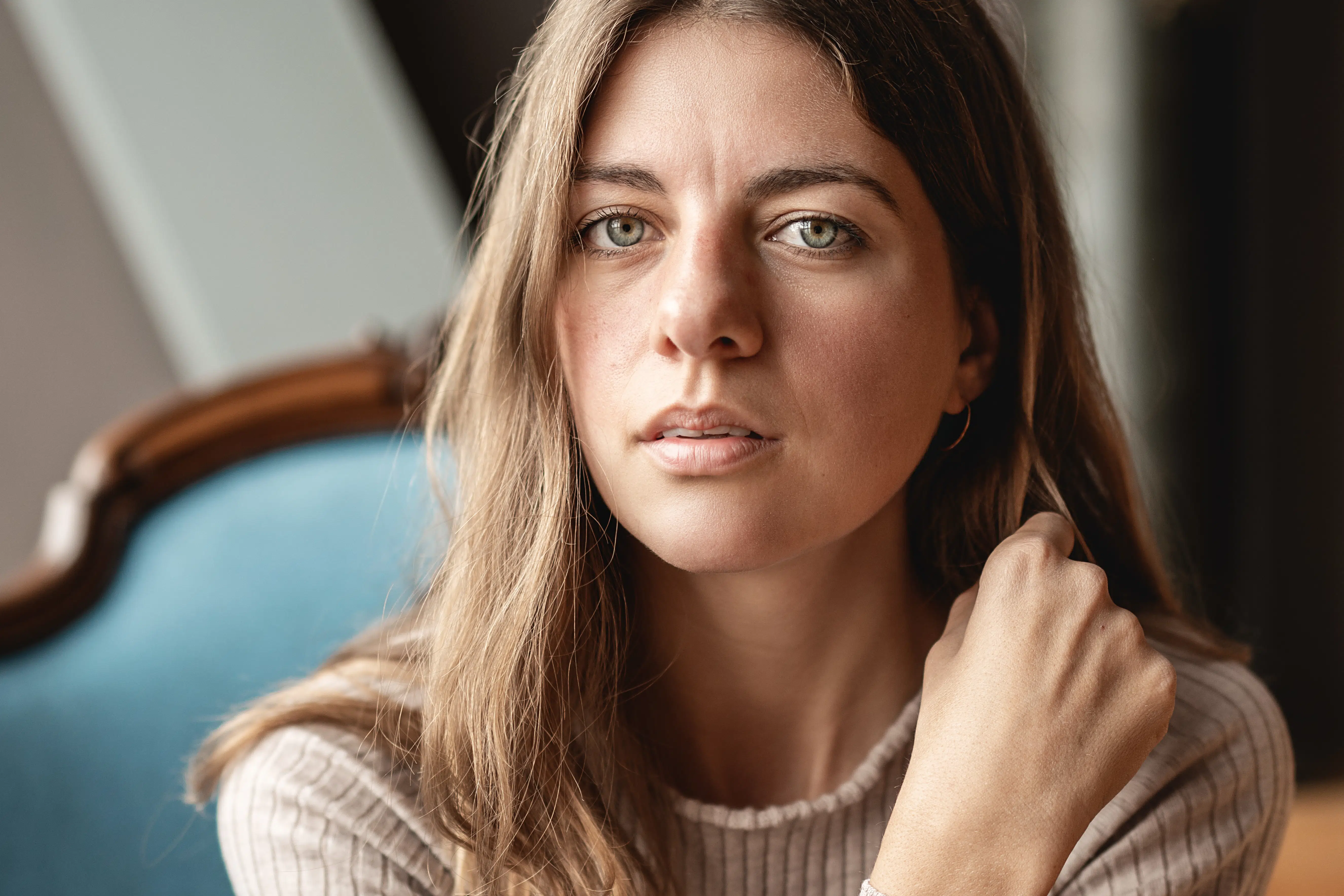 En overbevisende lynkarriere har gjort prisvindende instruktør til en »lysende stjerne« på den danske teaterhimmel