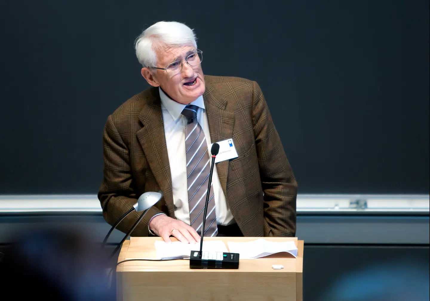 Den tyske sociolog Jürgen Habermas' ideal om borgerlig offentlighed er forsvundet i det moderne demokrati og medielandskab, skriver Kasper Støvring i denne kommentar.