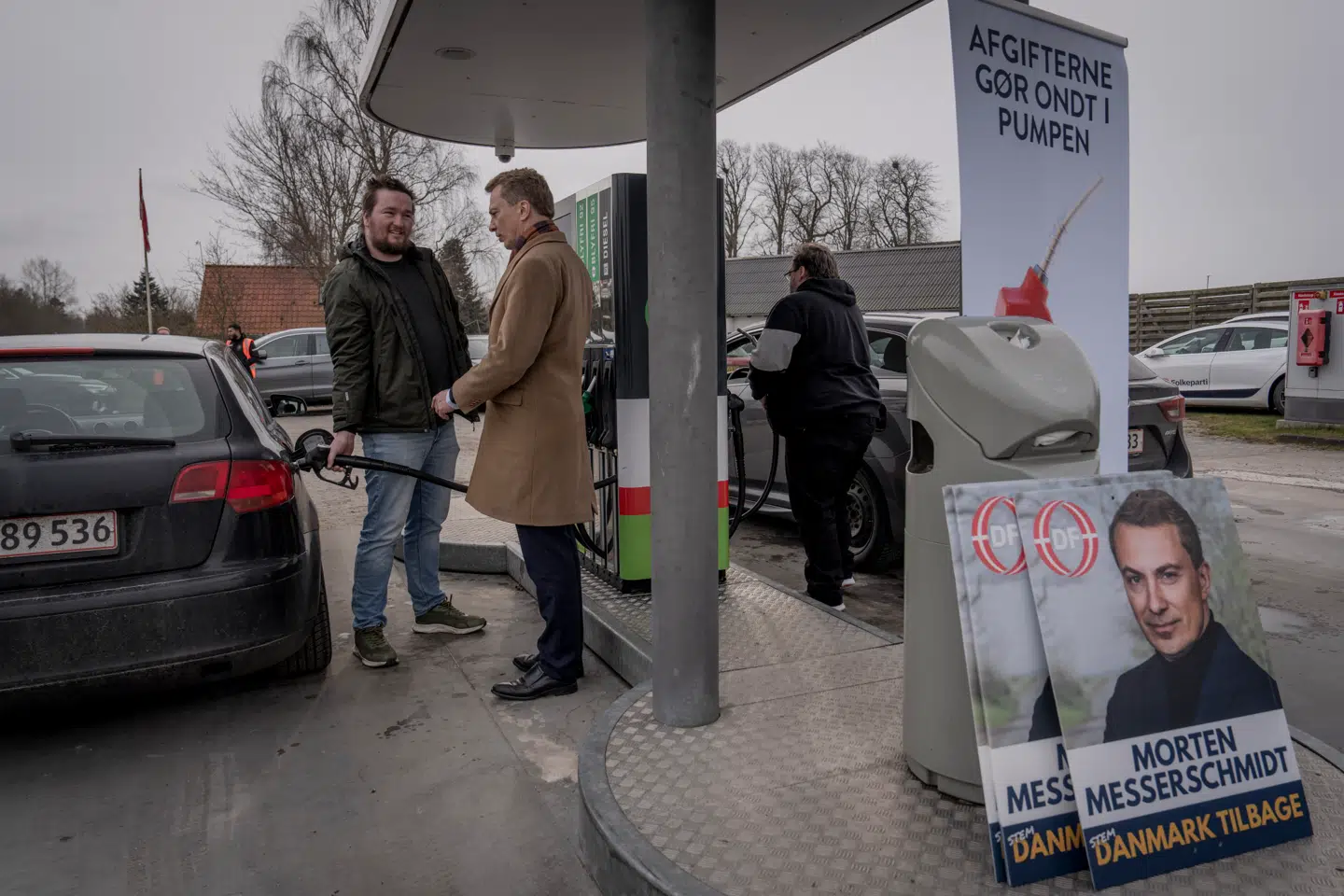 Dansk Folkeparti lejede under valgkampen lidt over 200 Go'on tankstationer rundt om i landet, og udbød benzin og diesel til 9,5 kroner literen. Partiet har foreslået at sænke momsen på benzin og diesel til EUs minimumsregler.