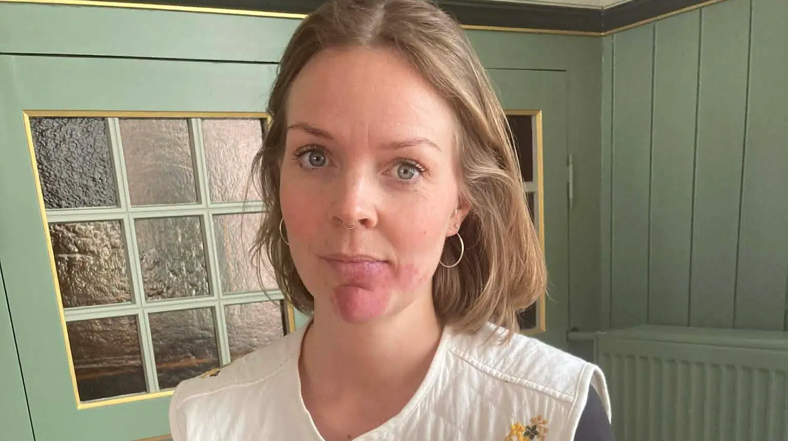 Da Mie så pungen på bordet, blev mareridt til virkelighed: 'Jeg blev meget bange'