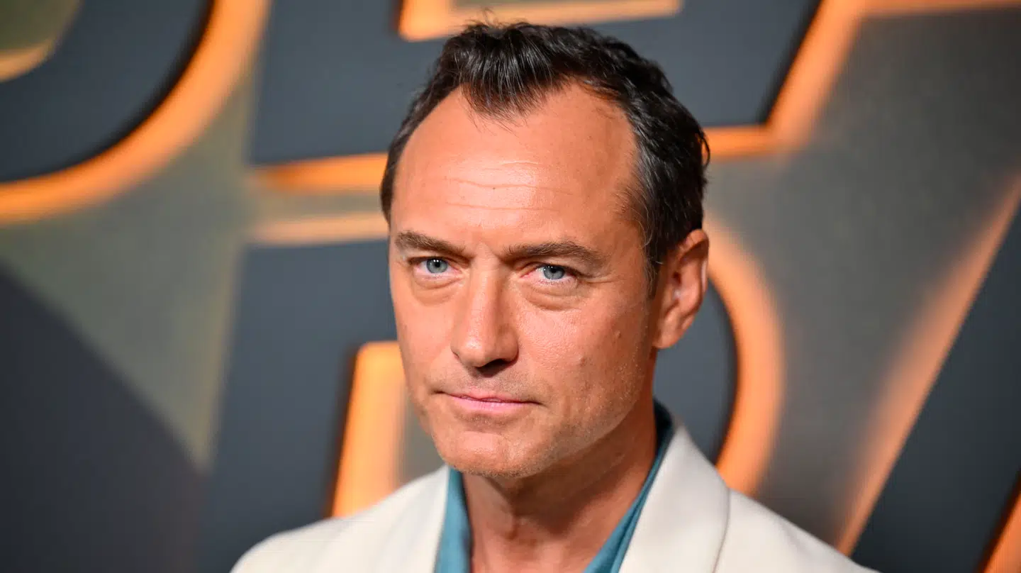 Jude Law var ikke selv med på hotellet i Brasilien, hvor datteren var i tårer.