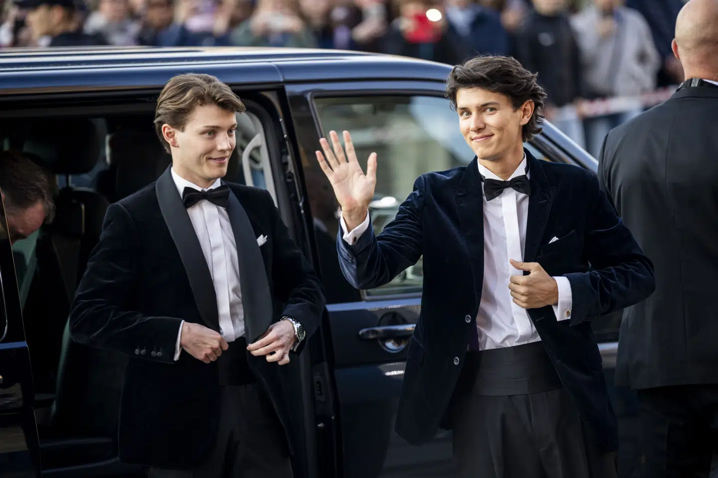 Grev Nikolai (til højre) har torsdag fået debut på filmlærredet i den svenske film "Doktor Glas", hvor han har en birolle. Han var sammen med sin lillebror grev Felix, da prinsesse Isabella fejrede sin 18-års fødselsdag. (Arkivfoto).