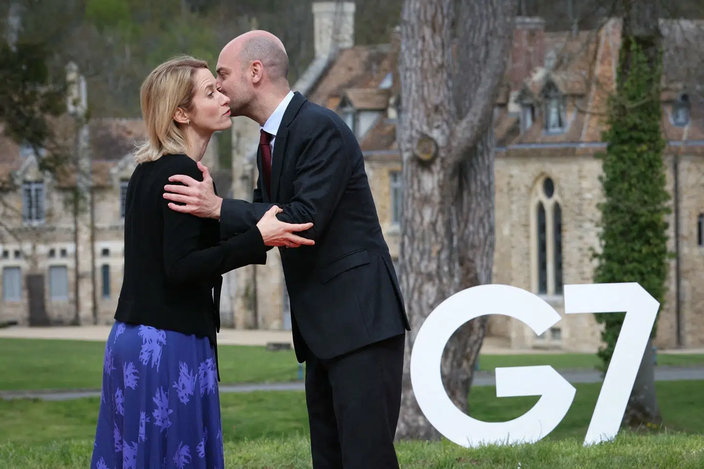 EU's udenrigschef, Kaja Kallas, mødte torsdag Frankrigs udenrigsminister, Jean-Noel Barrot, ved G7-udenrigsministermødet Cernay-la-Ville uden for Paris.