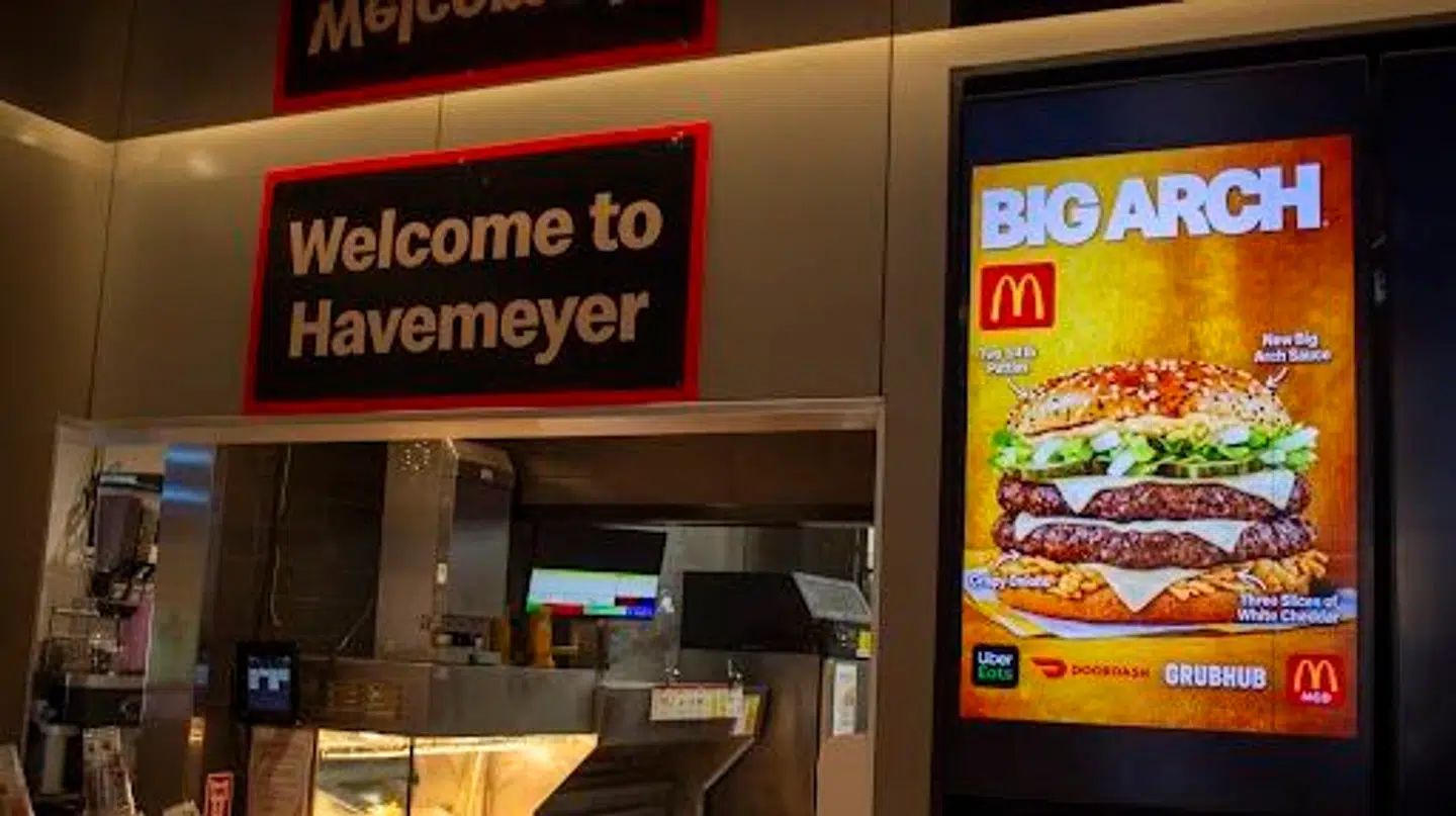 Big Arch burgeren kan nu fåes på samtlige MacDonalds. Dog er verdenskendt burgerlegende ikke fan af den nye burgersatsning.