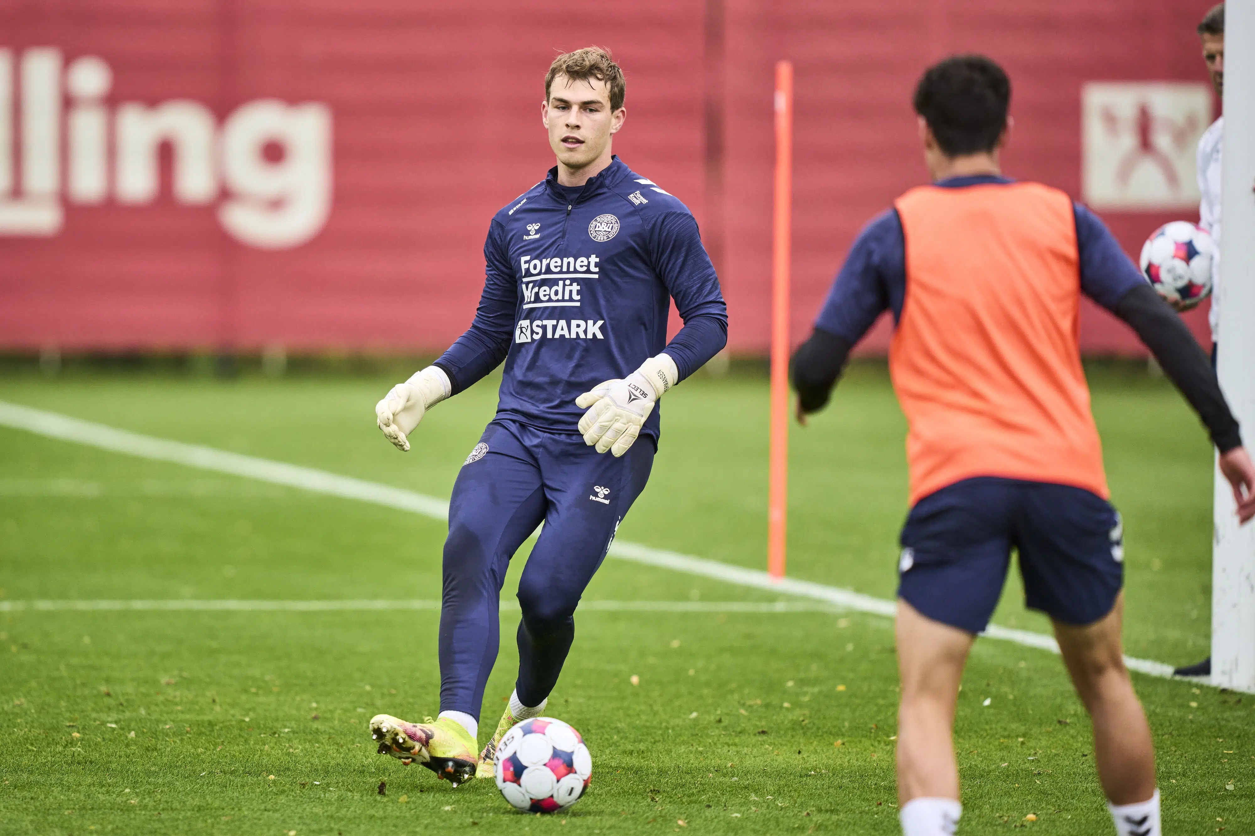 Mads Hermansen får landsholdsdebut i Schmeichels fravær