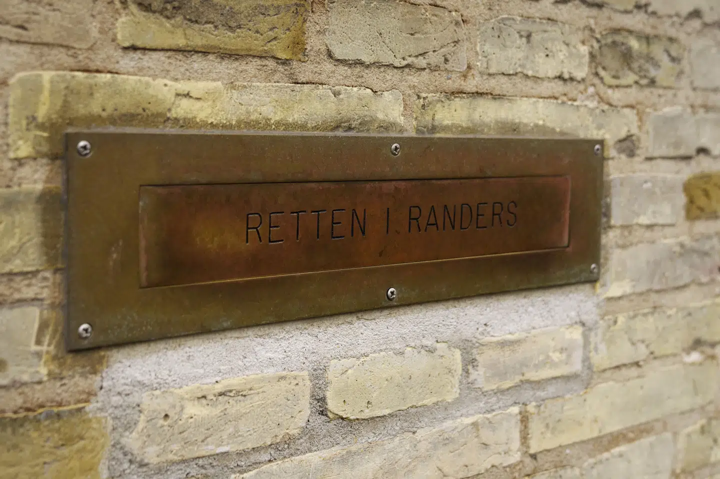 En dommer ved Retten i Randers har torsdag varetægtsfængslet en mand og en kvinde i foreløbigt to uger i en sag om et drab på en 60-årig mand. (Arkivfoto).