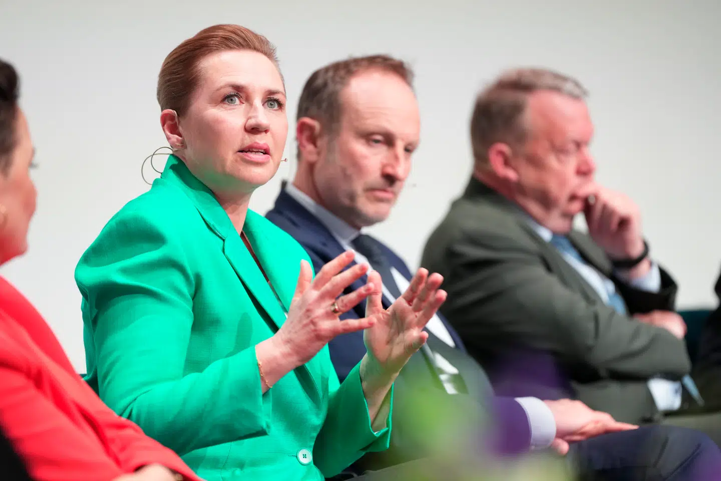 Statsminister Mette Frederiksen (S) skal mødes med flere partier fredag.