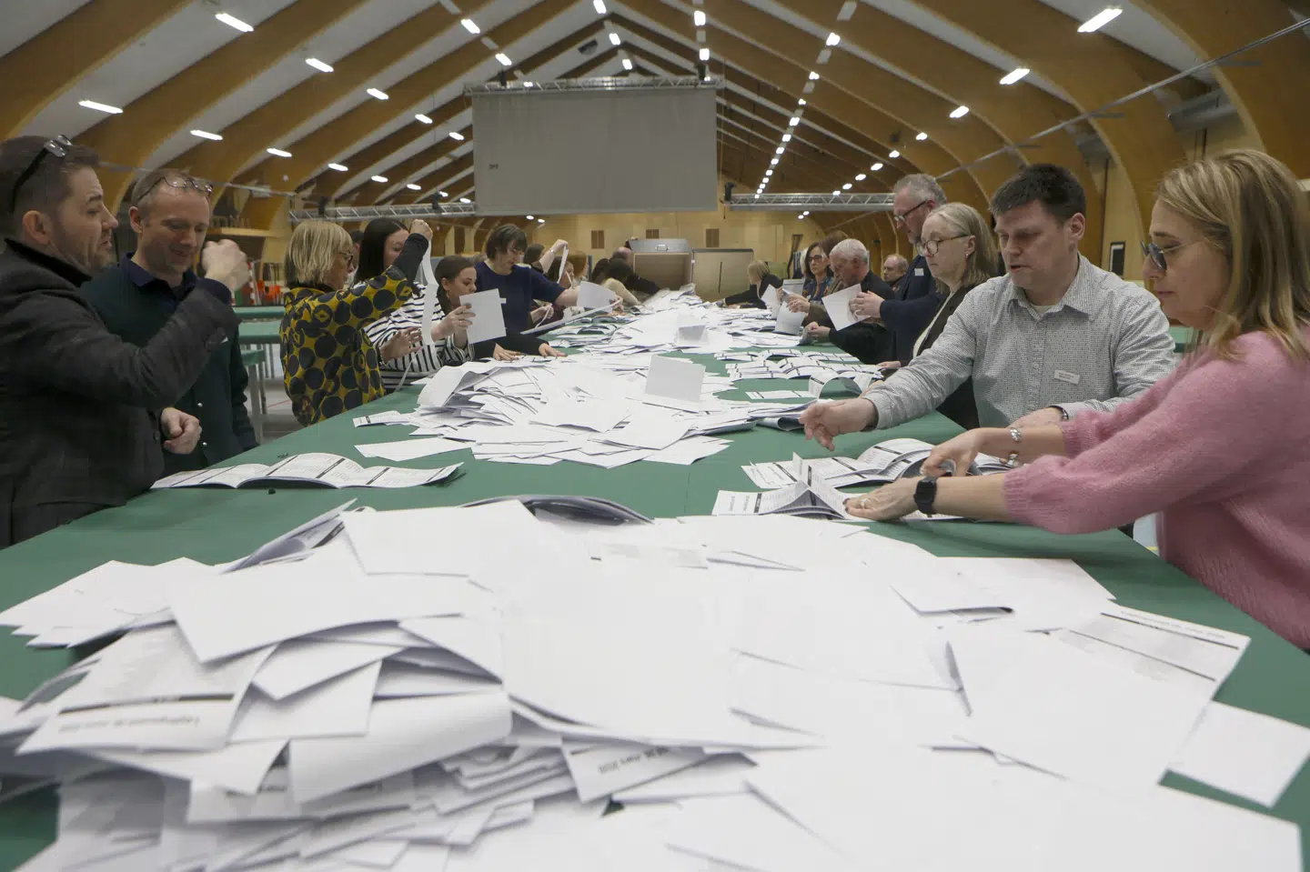 Det tog knap fire timer at tælle alle stemmer ved det færøske valg op. Det konservative parti Fólkaflokkurin blev det største parti.