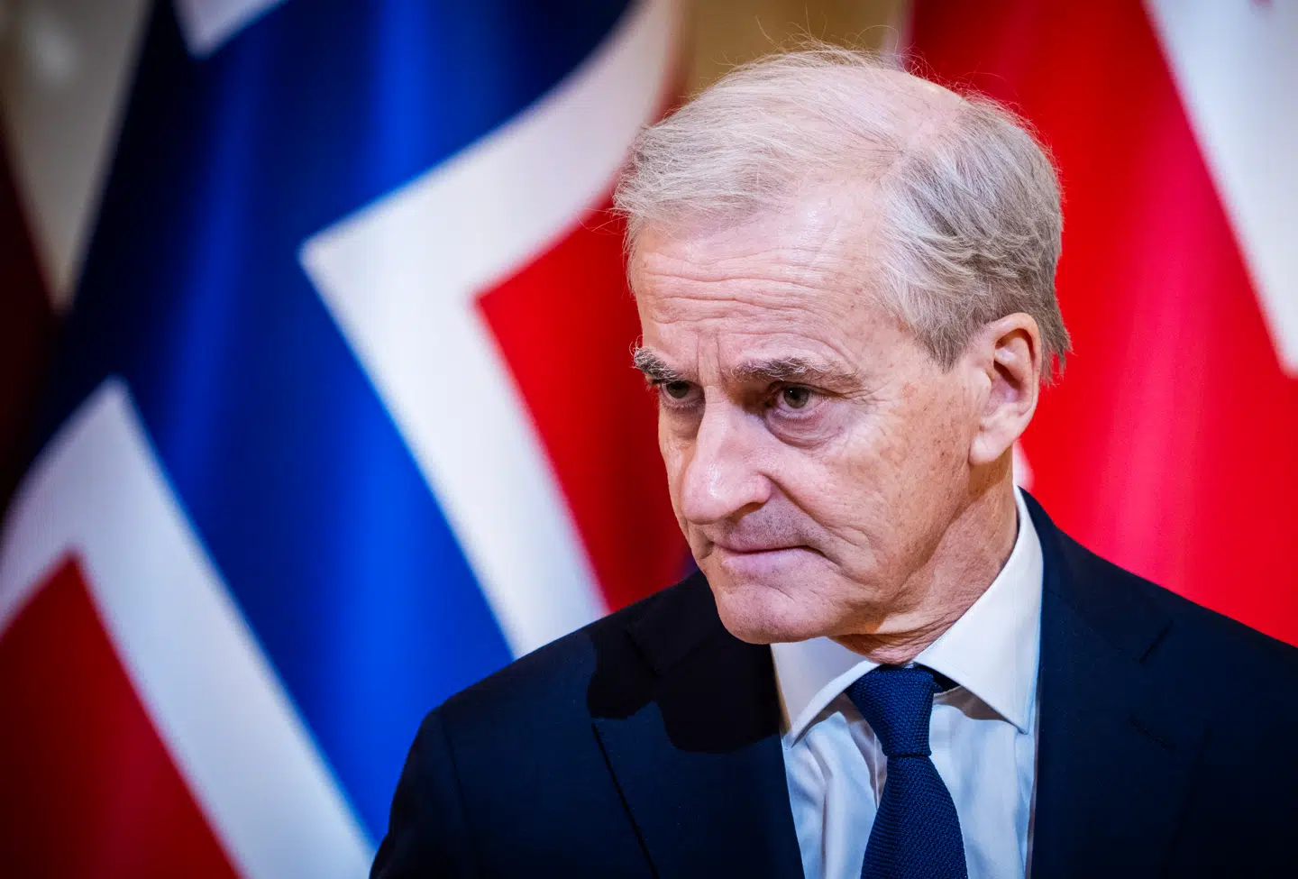 Norges statsminister, Jonas Gahr Støre (Ap), er blevet tvunget til at implementere en stor energihjælpepakke. Samtidig har centralbanken varslet renteforhøjelser.