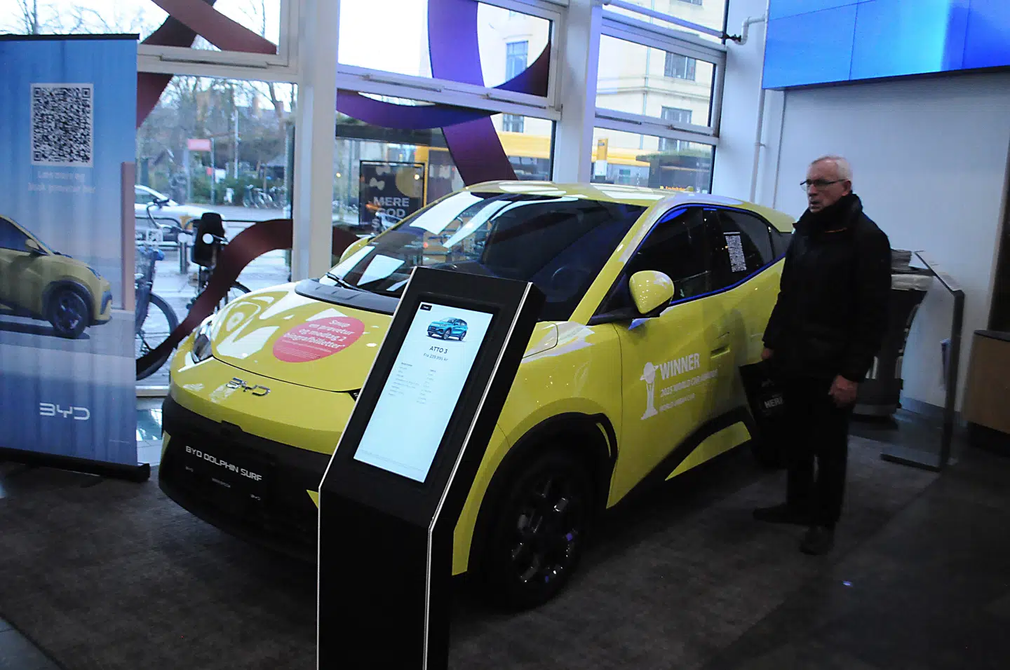 BYD, som er verdens største elbilproducent, sælger godt i Europa og tjener bedre penge på hver bil, end hvis den blev solgt hjemme i Kina.