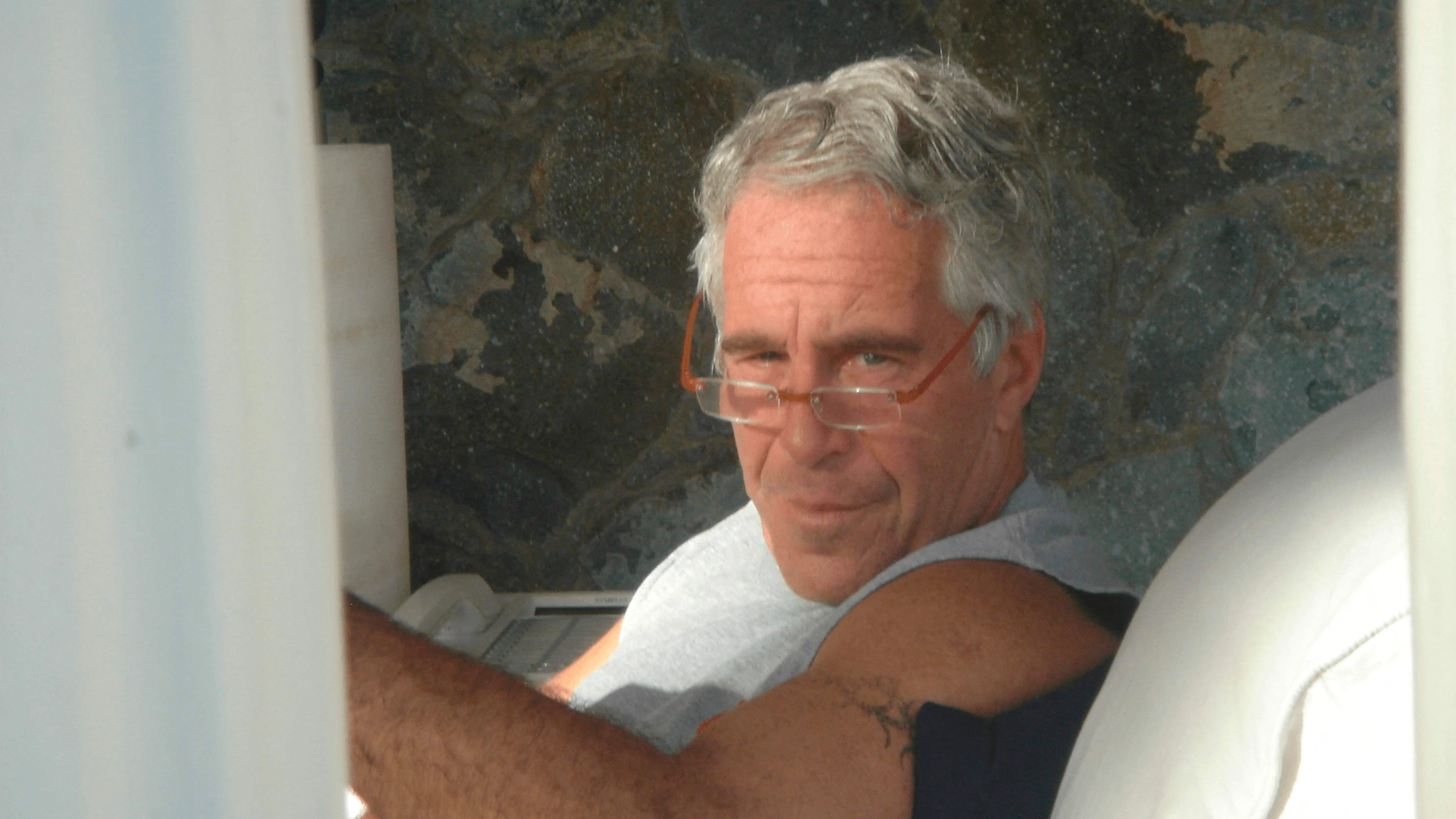 Epstein-ofre afsløret i dokumenter – sagsøger den amerikanske stat