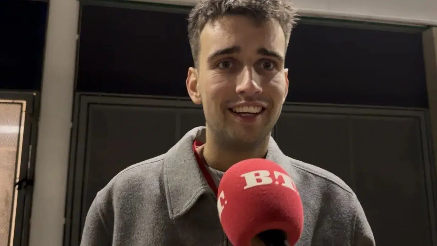 Emil Skifter var glad på vennens vegne efter kamp.