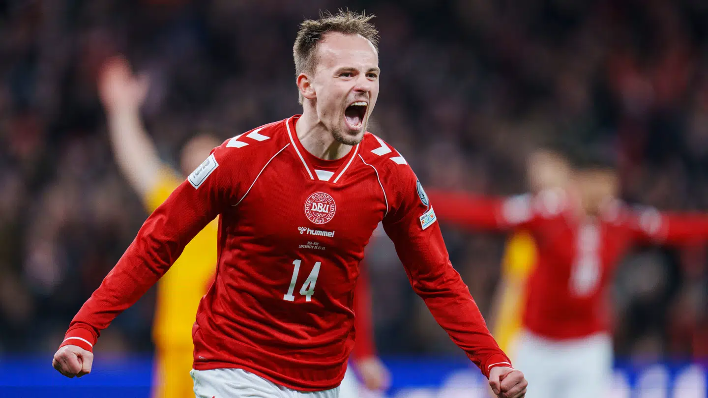 Seere blev blandt andet mødt af sort skærm ved Mikkel Damsgaard mål til 1-0.