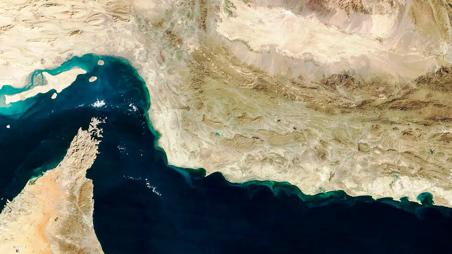 Hormuzstrædet har stort set været lukket siden krigens begyndelse. Det vigtige stræde, hvor store dele af verdens olie og gas sejles igennem, vil Trump meget gerne have genåbnet.