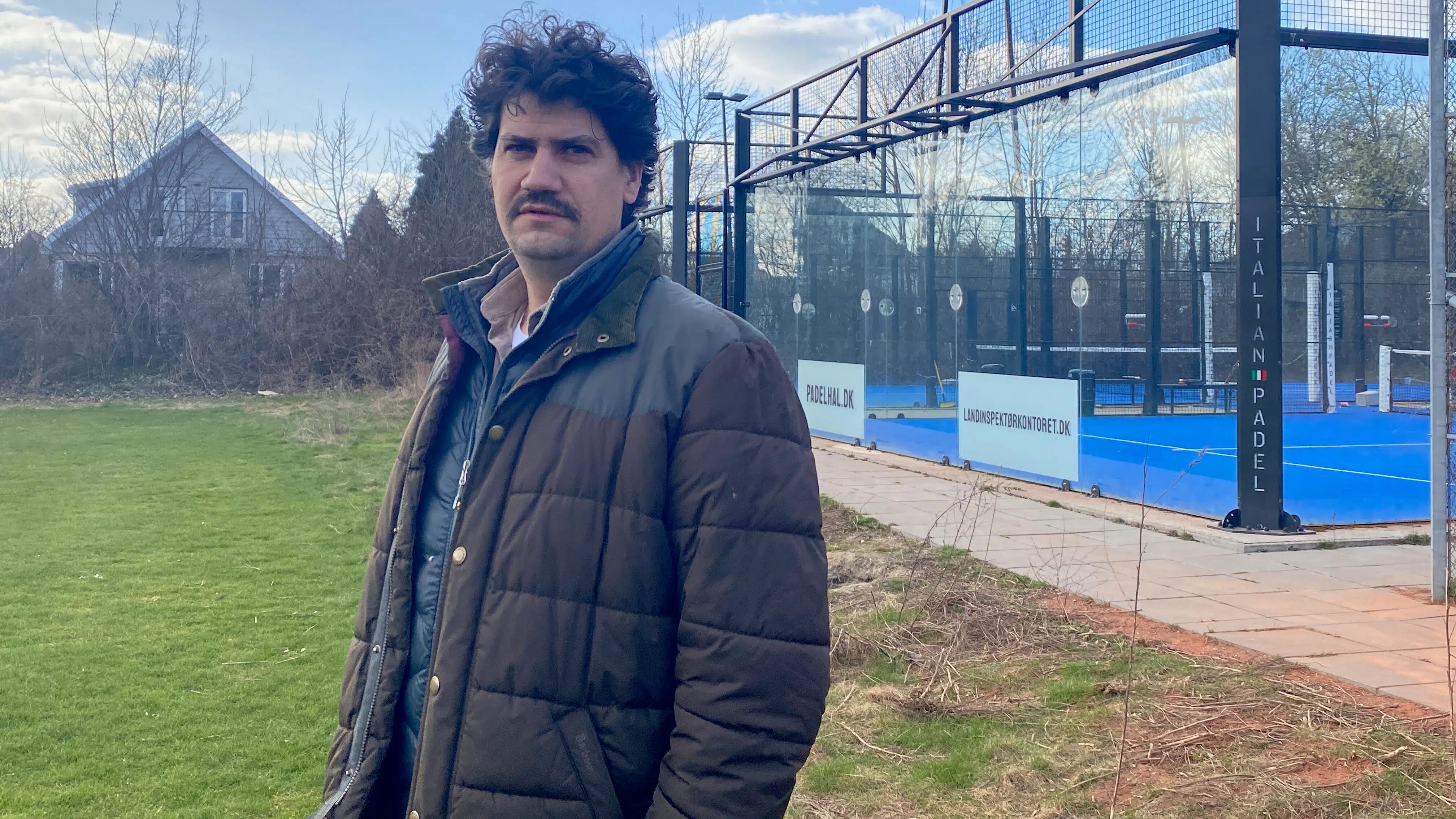 Nu slipper Andreas for støjende padelbaner i baghaven: ‘Vi er glade’