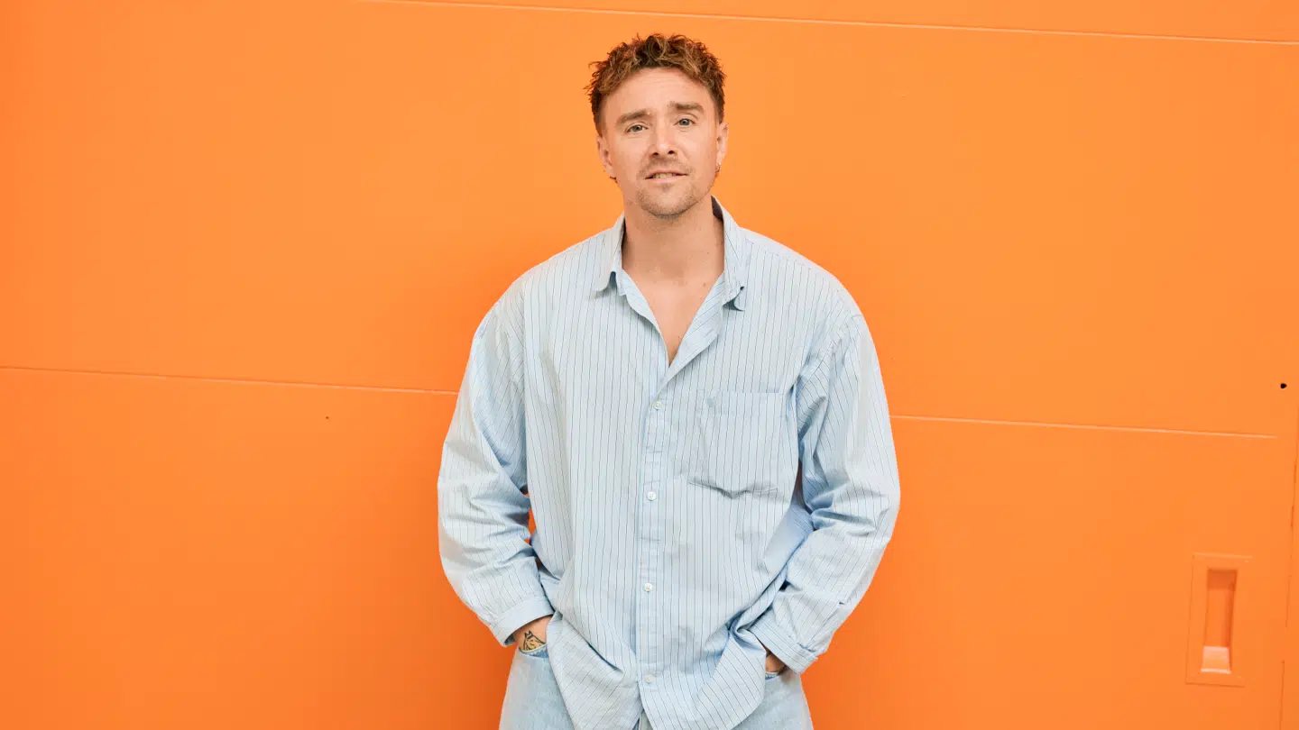 Martin Johannes Larsen fortæller ærligt, hvordan han lønner sin hustru for det arbejde, hun gør for ham.