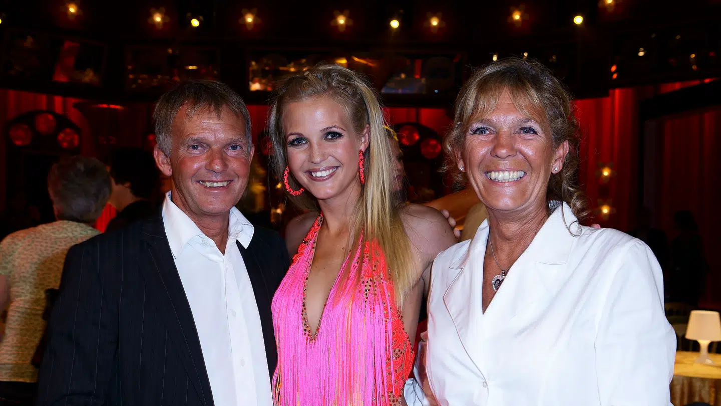 Tina Lunds far Flemming Lunds hjem i Dubai var tæt på at blive ramt af et missil. Her står de sammen med May-Britt Lund.