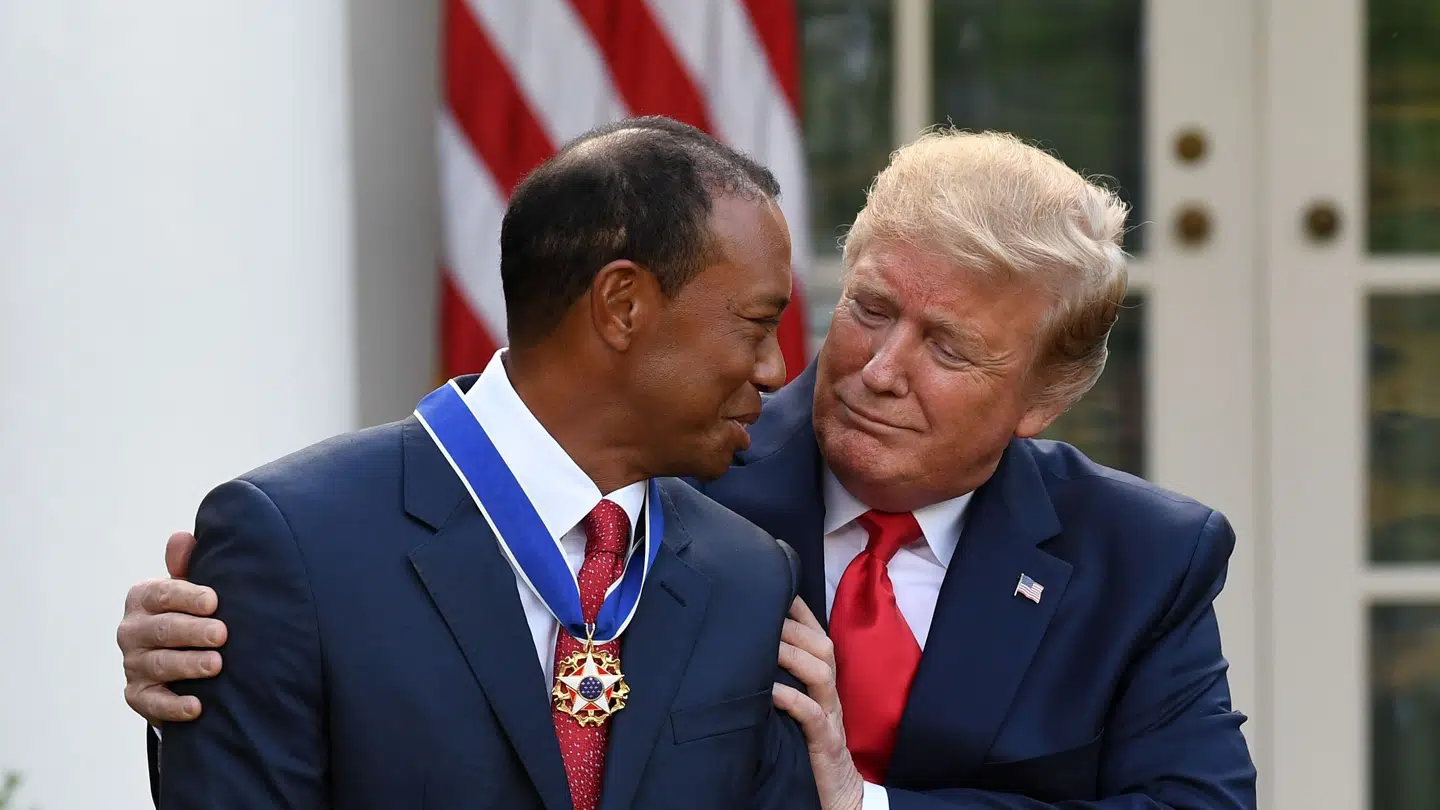 I 2019 overrakte Donald Trump den præsidentielle Medal of Freedom til Tiger Woods.