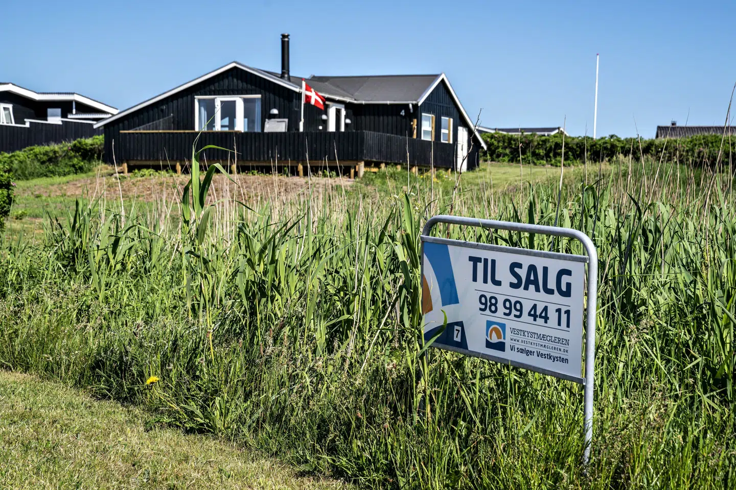 Sommerhuse tager sig godt ud i forårssolen, og derfor vil mange formentlig være fristet til at tage til åbent hus i påskeferien. (Arkivfoto).