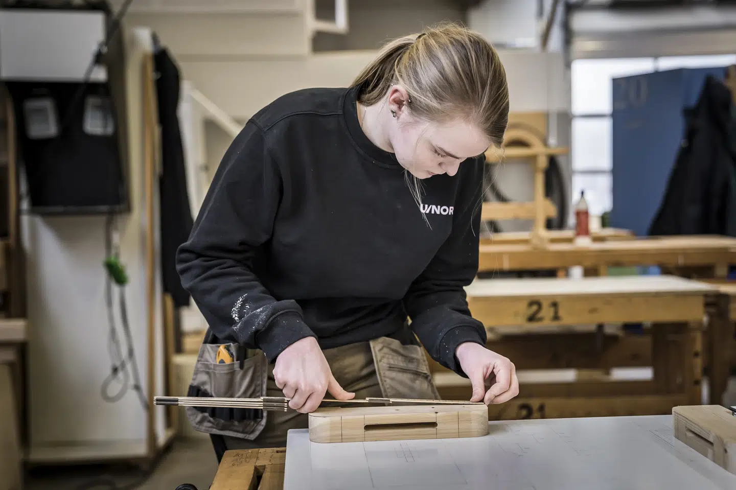 Pigers søgning er lavest mod uddannelser inden for teknologi, byggeri og transport. Det kan eksempelvis være en uddannelse til bygningssnedker. (Arkivfoto).