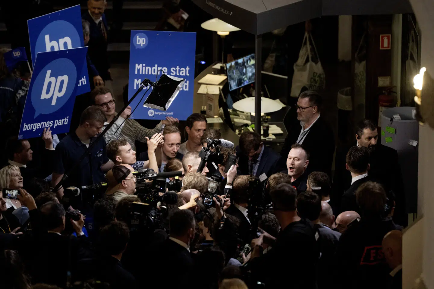 Stemningen var ganske god hos Borgernes Parti tirsdag aften, efter at det stod klart, at partiet kom i Folketinget i første forsøg.