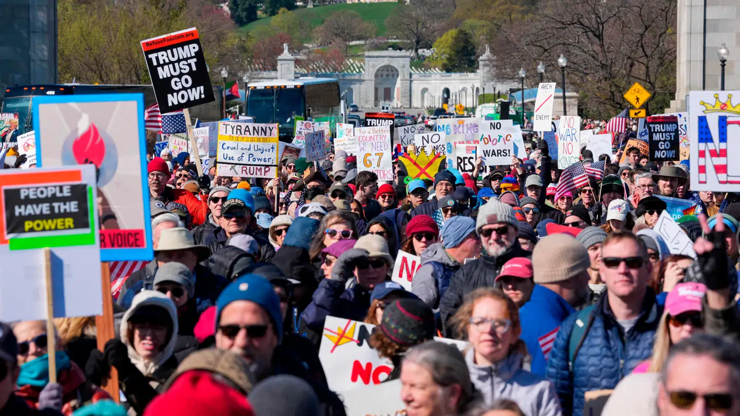 Demonstranter under lørdagens protest mod Donald Trump.