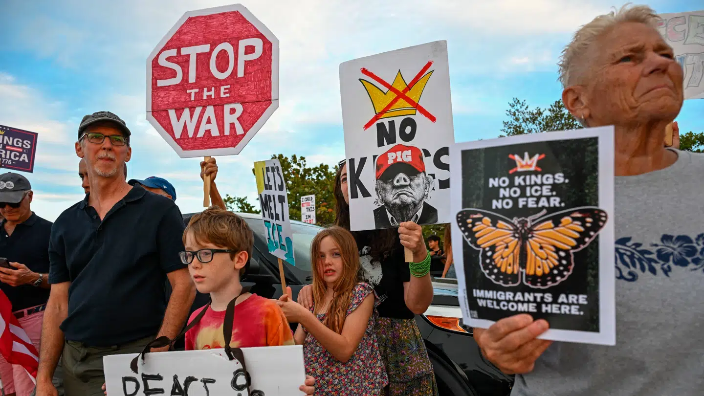 De otte millioner mennesker demonstrerede mod øgede leveomkostninger i USA og mod krigen i Iran. Med 'No Kings', som demonstrationen blev kaldt, henviser demonstranter og arrangører til, at ingen i USA er konge – heller ikke Trump.